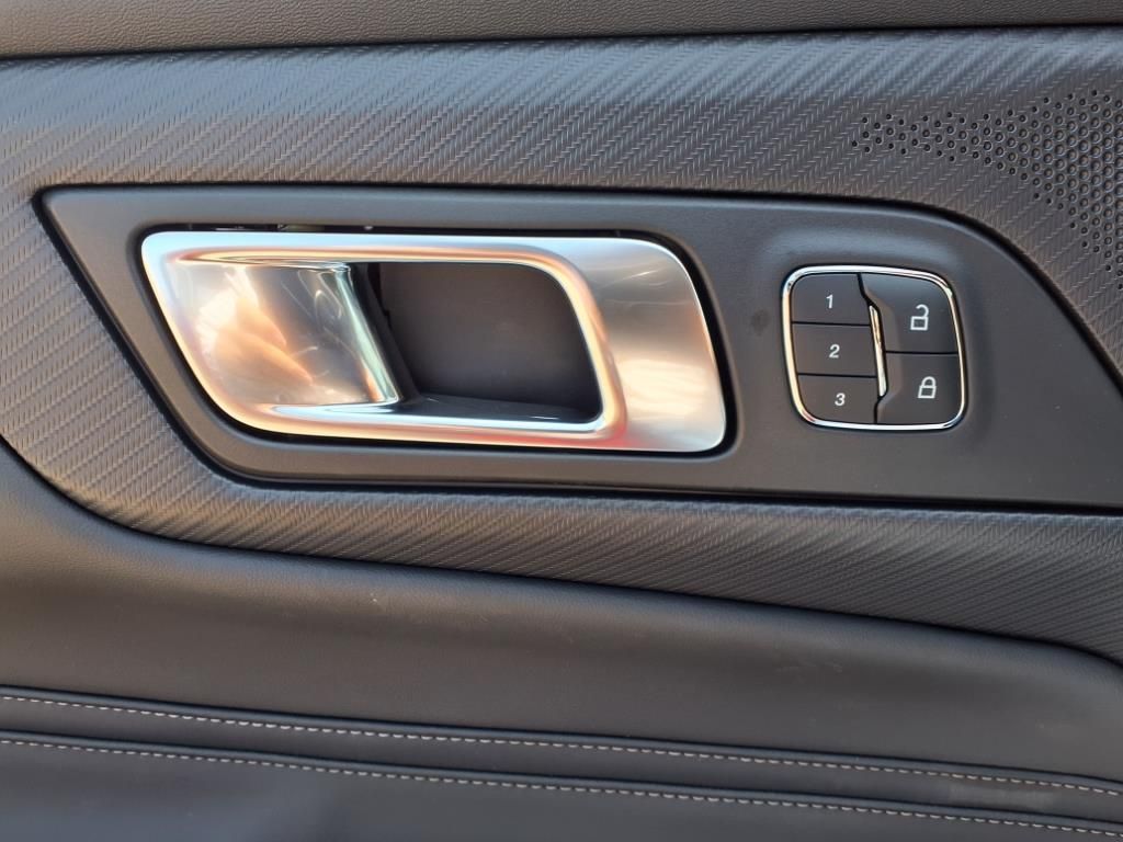 Vehicle image 46 of 58