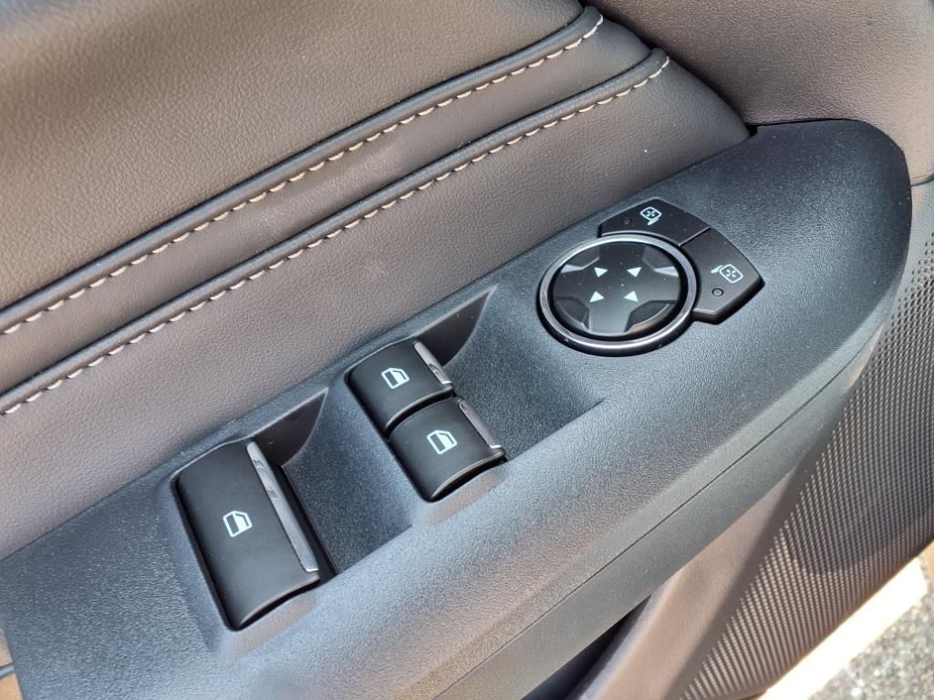 Vehicle image 27 of 58