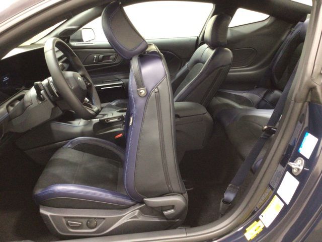 Vehicle image 25 of 39