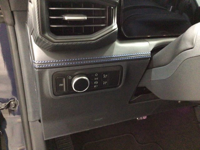Vehicle image 13 of 39