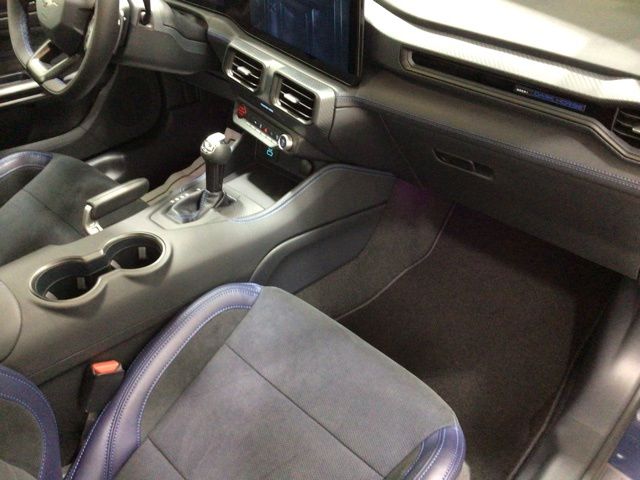 Vehicle image 33 of 39