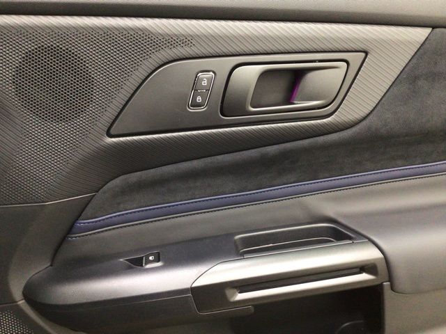 Vehicle image 36 of 39