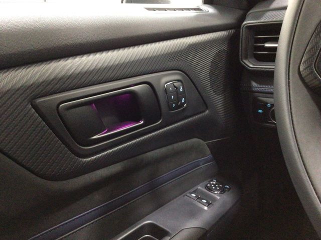 Vehicle image 11 of 39