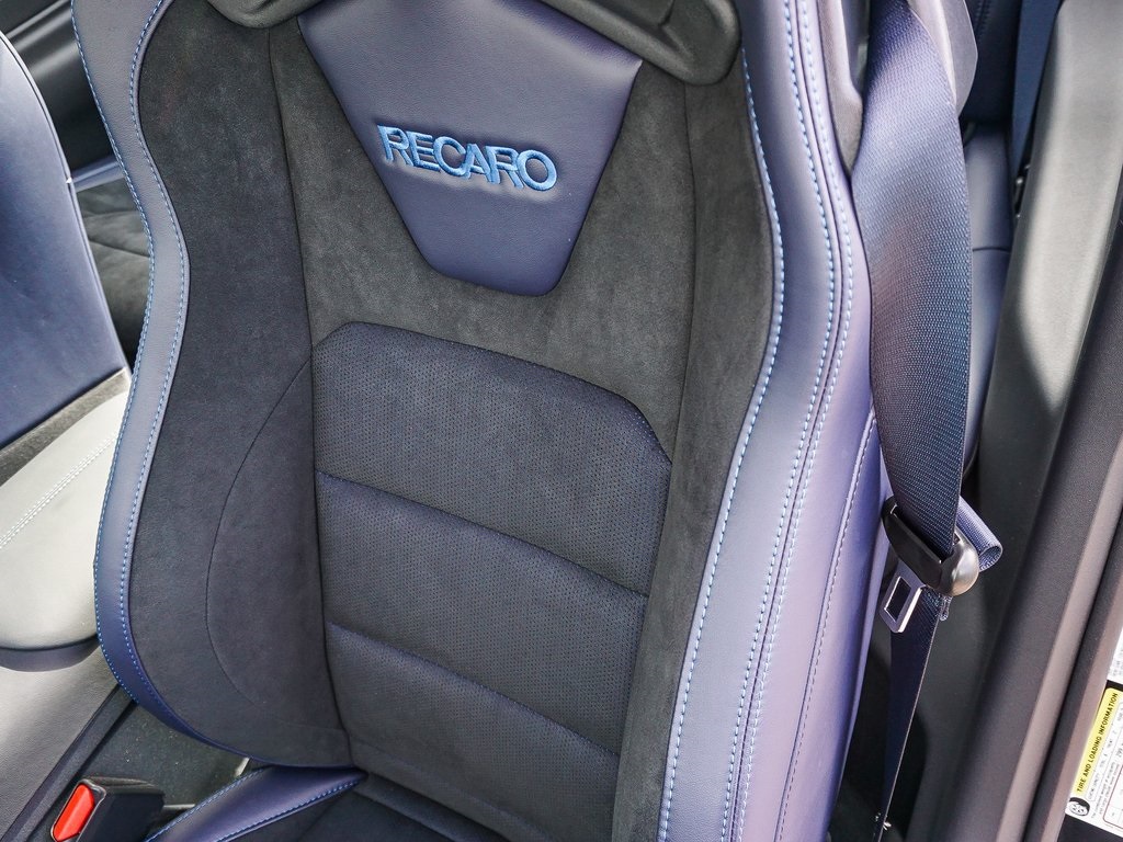Vehicle image 21 of 46