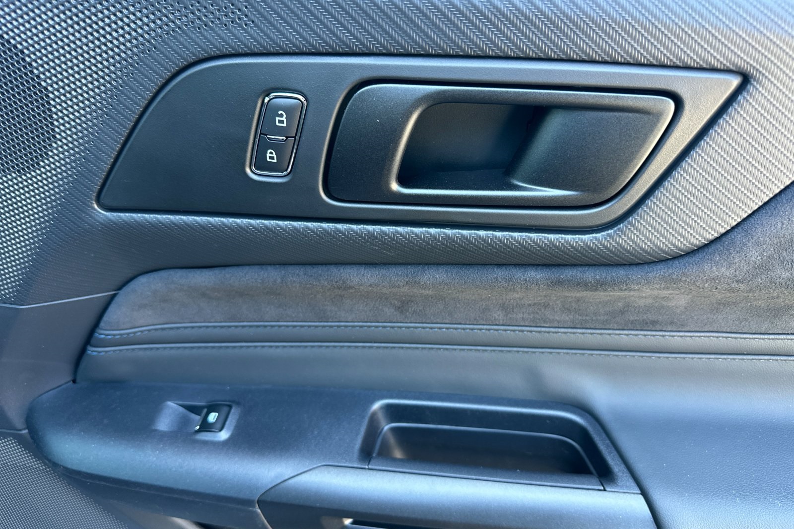Vehicle image 27 of 31