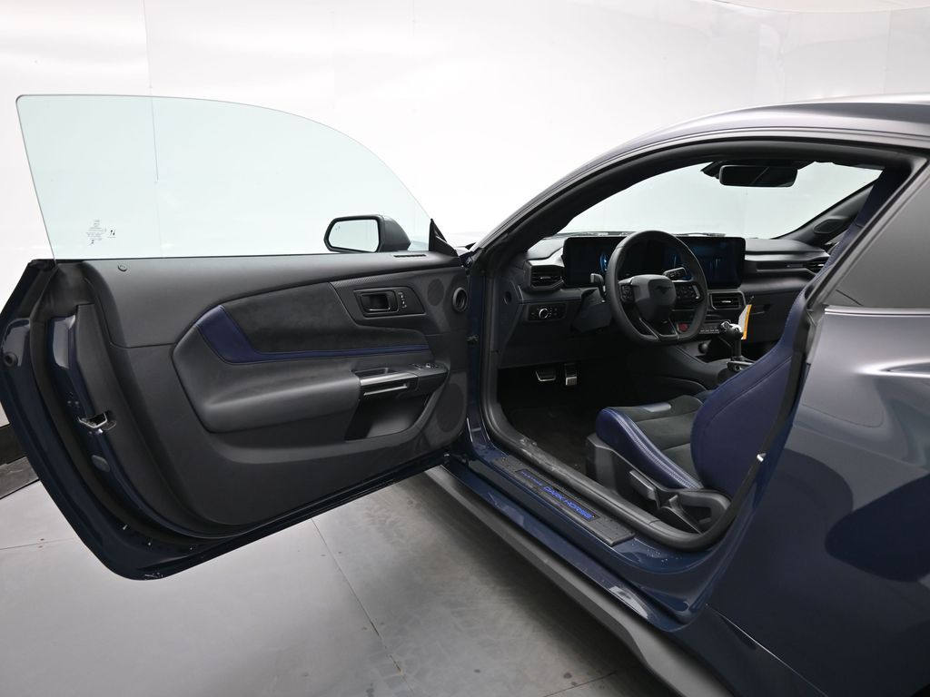 Vehicle image 40 of 51