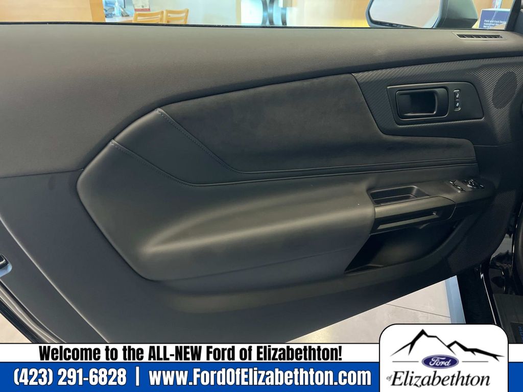 2025 Ford Mustang Dark Horse Image 12 of 26