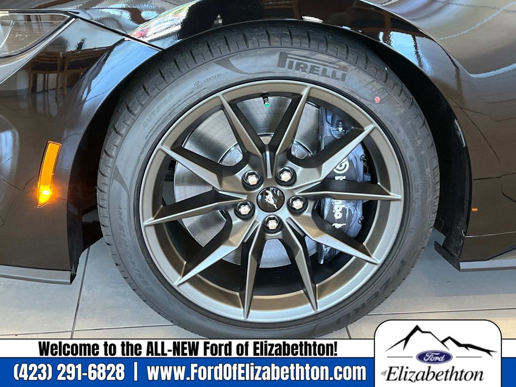 2025 Ford Mustang Dark Horse Image 8 of 26