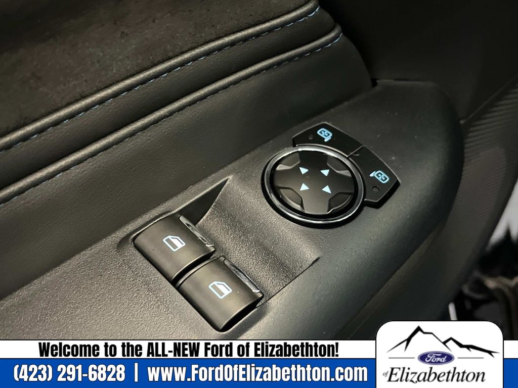 2025 Ford Mustang Dark Horse Image 14 of 26