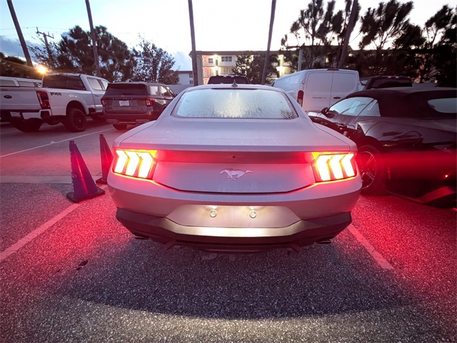 2025 Ford Mustang EcoBoost Image 7 of 9