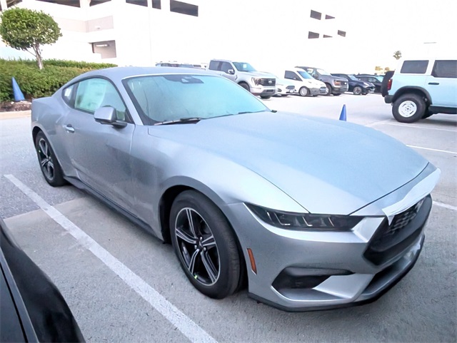 2025 Ford Mustang EcoBoost Image 3 of 9