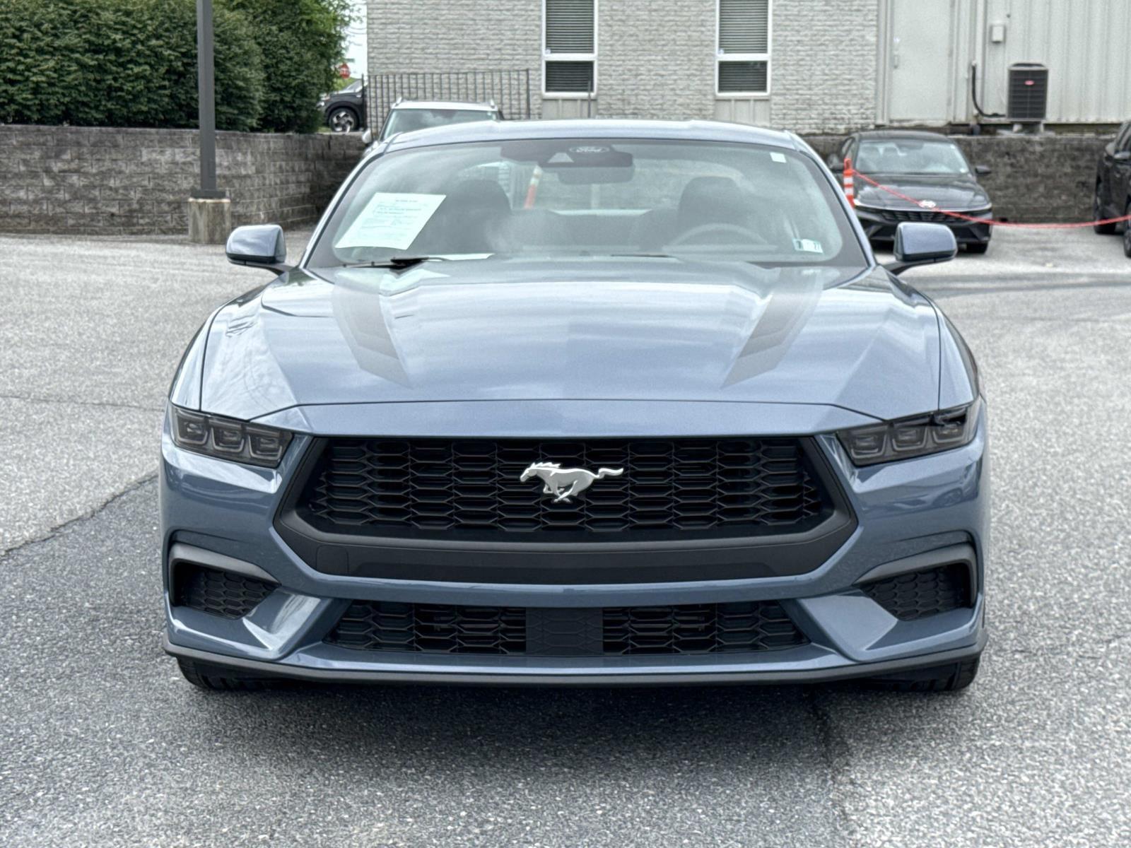 2025 Ford Mustang EcoBoost Image 2 of 31