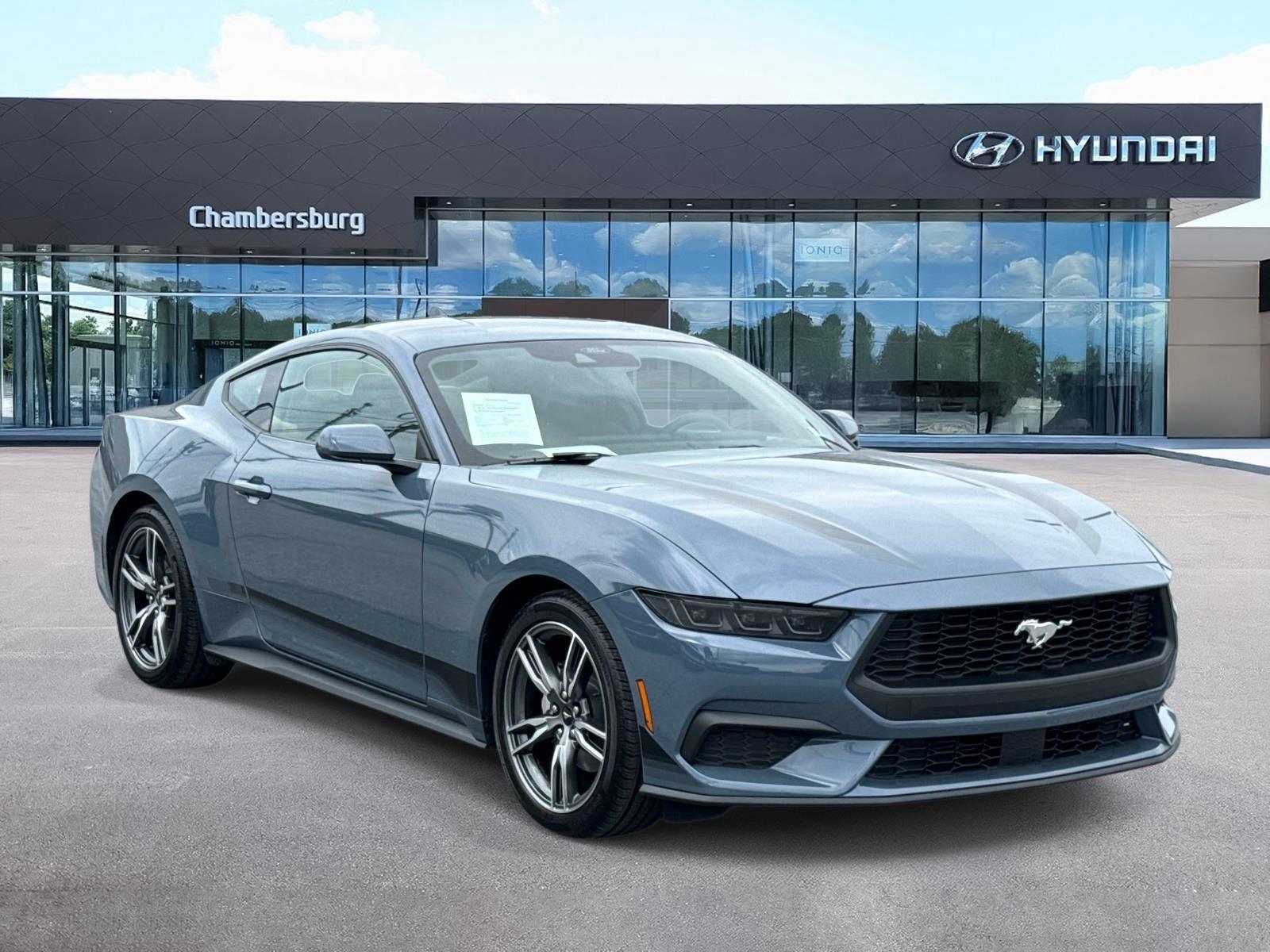 2025 Ford Mustang EcoBoost Image 3 of 31