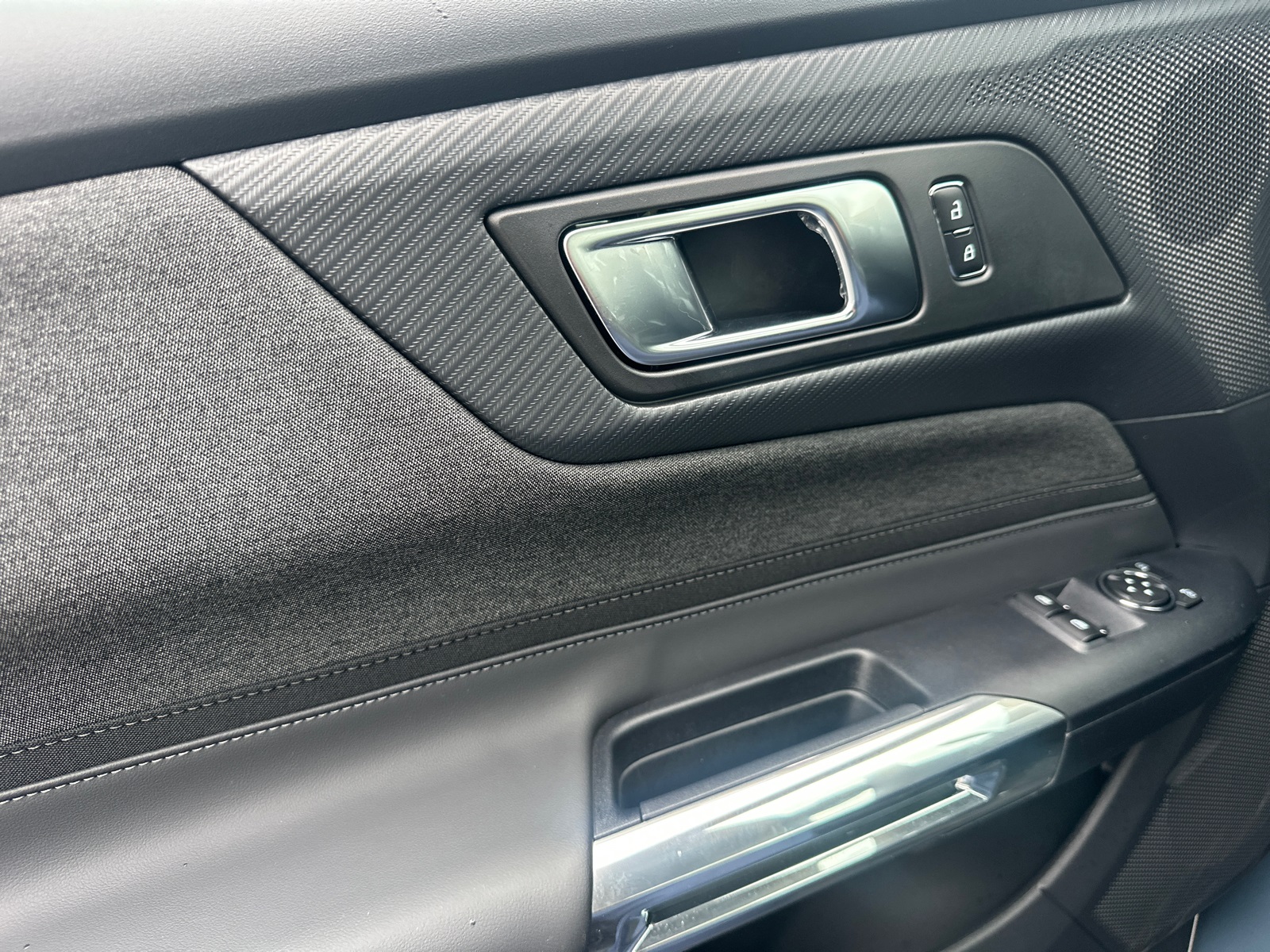 2025 Ford Mustang EcoBoost Image 14 of 29