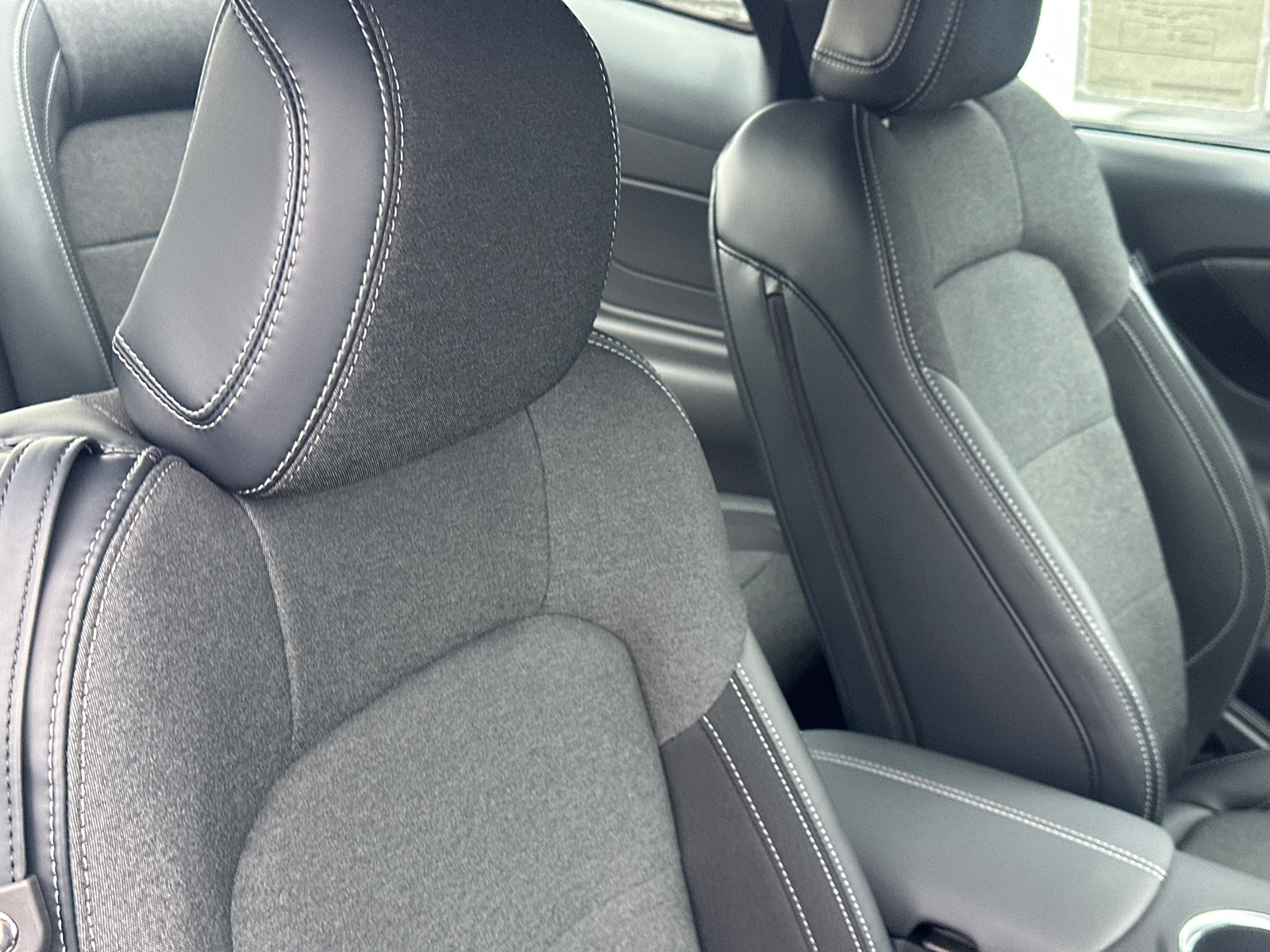 2025 Ford Mustang EcoBoost Image 7 of 29