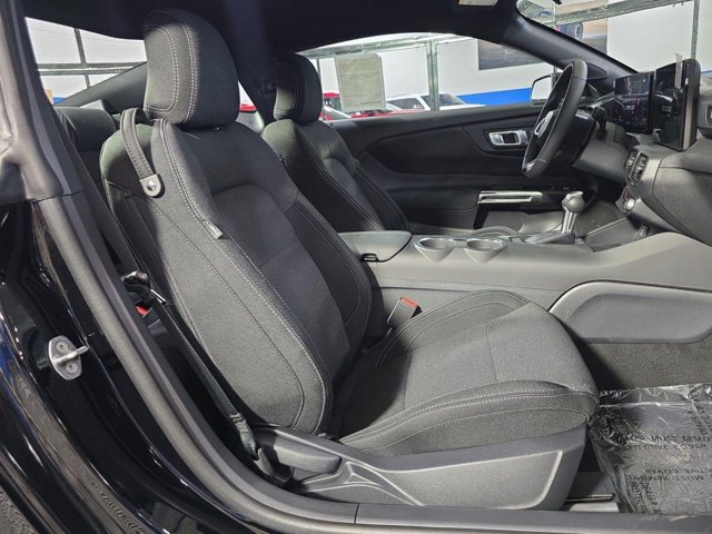 Vehicle image 13 of 32