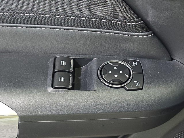 Vehicle image 27 of 32