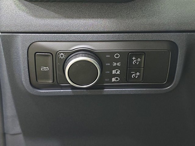 Vehicle image 23 of 32