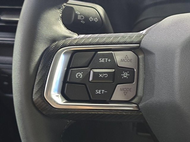 Vehicle image 25 of 32