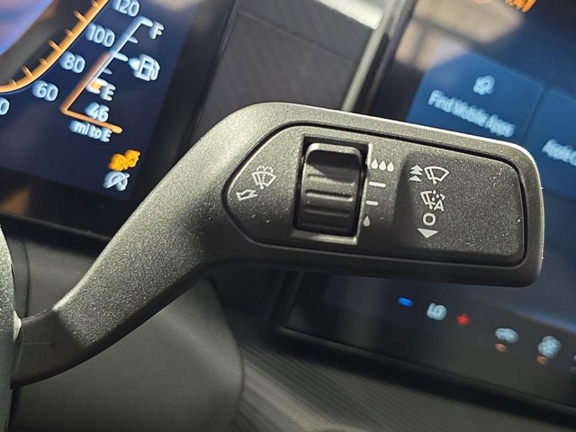 Vehicle image 28 of 32