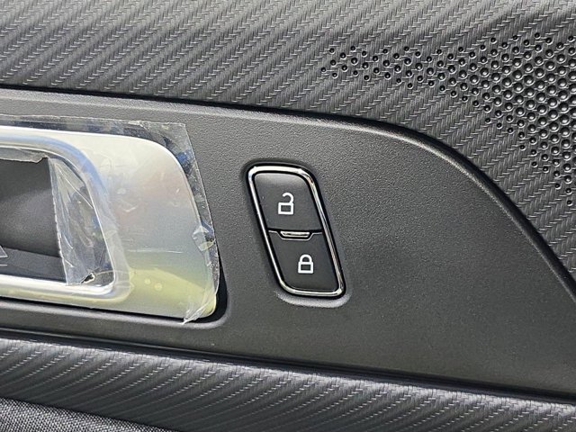 Vehicle image 22 of 32