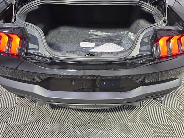 Vehicle image 11 of 32