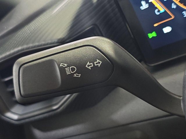 Vehicle image 24 of 32