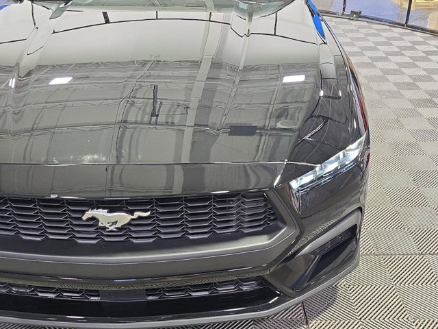 Vehicle image 10 of 32