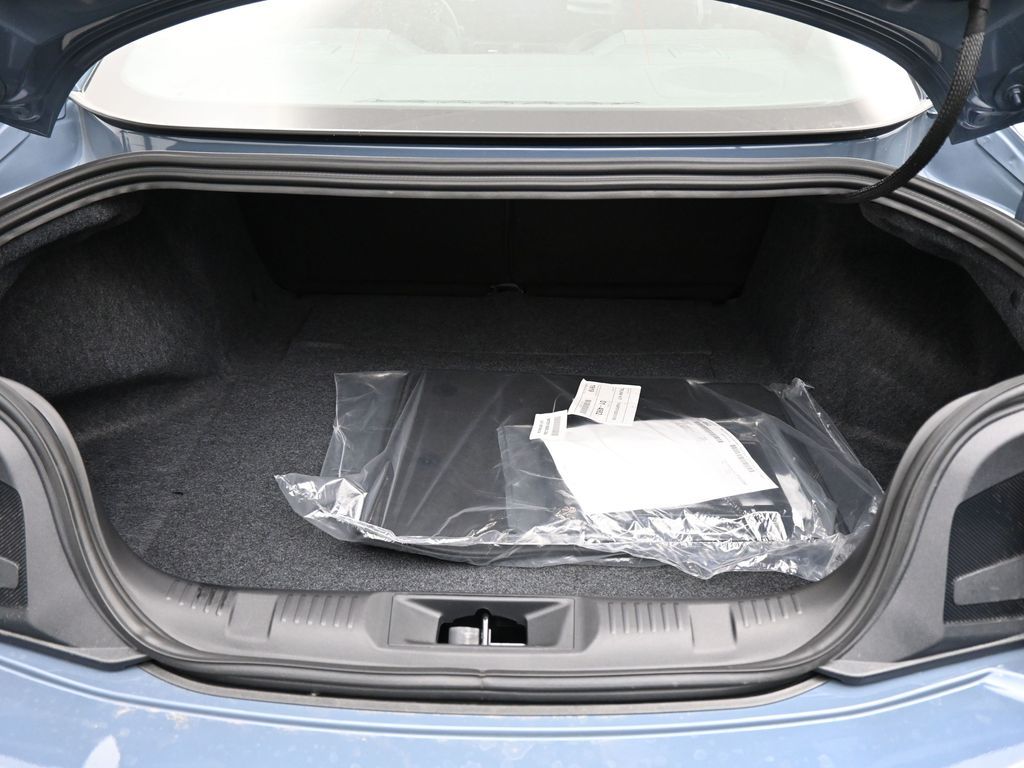 Vehicle image 40 of 52