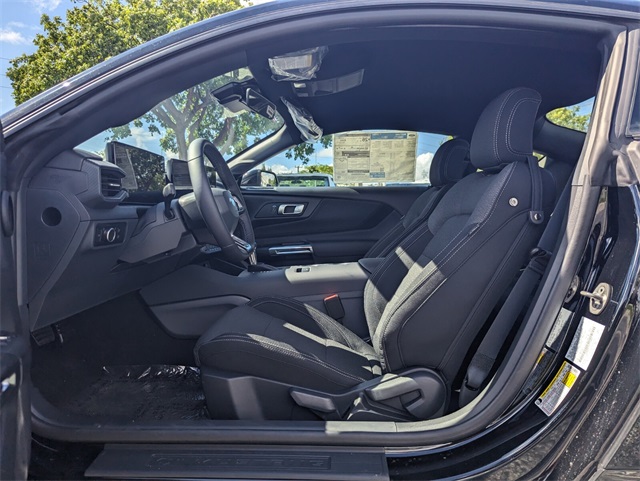 2025 Ford Mustang EcoBoost Image 7 of 15