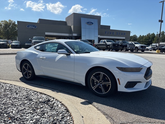 2025 Ford Mustang EcoBoost Image 4 of 29