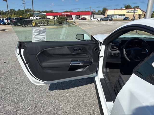 2025 Ford Mustang EcoBoost Image 16 of 29