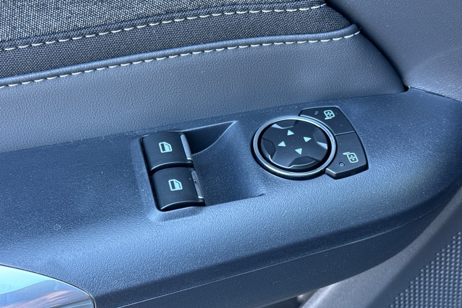 Vehicle image 26 of 30