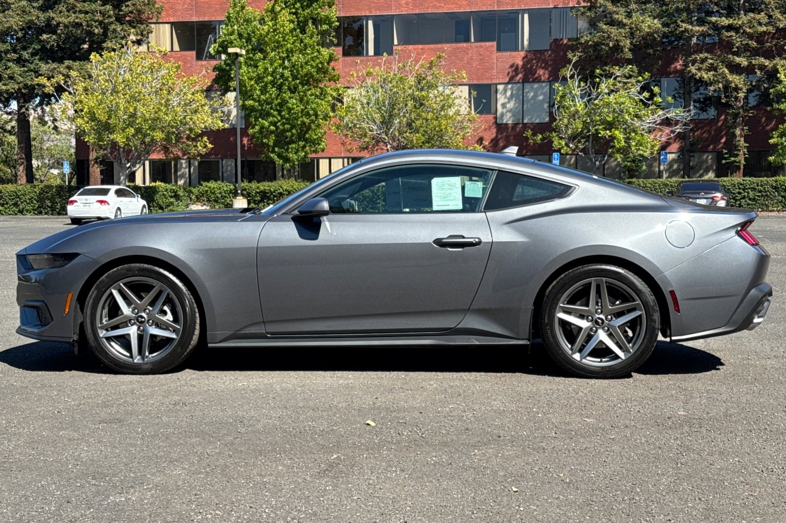 Vehicle image 8 of 30
