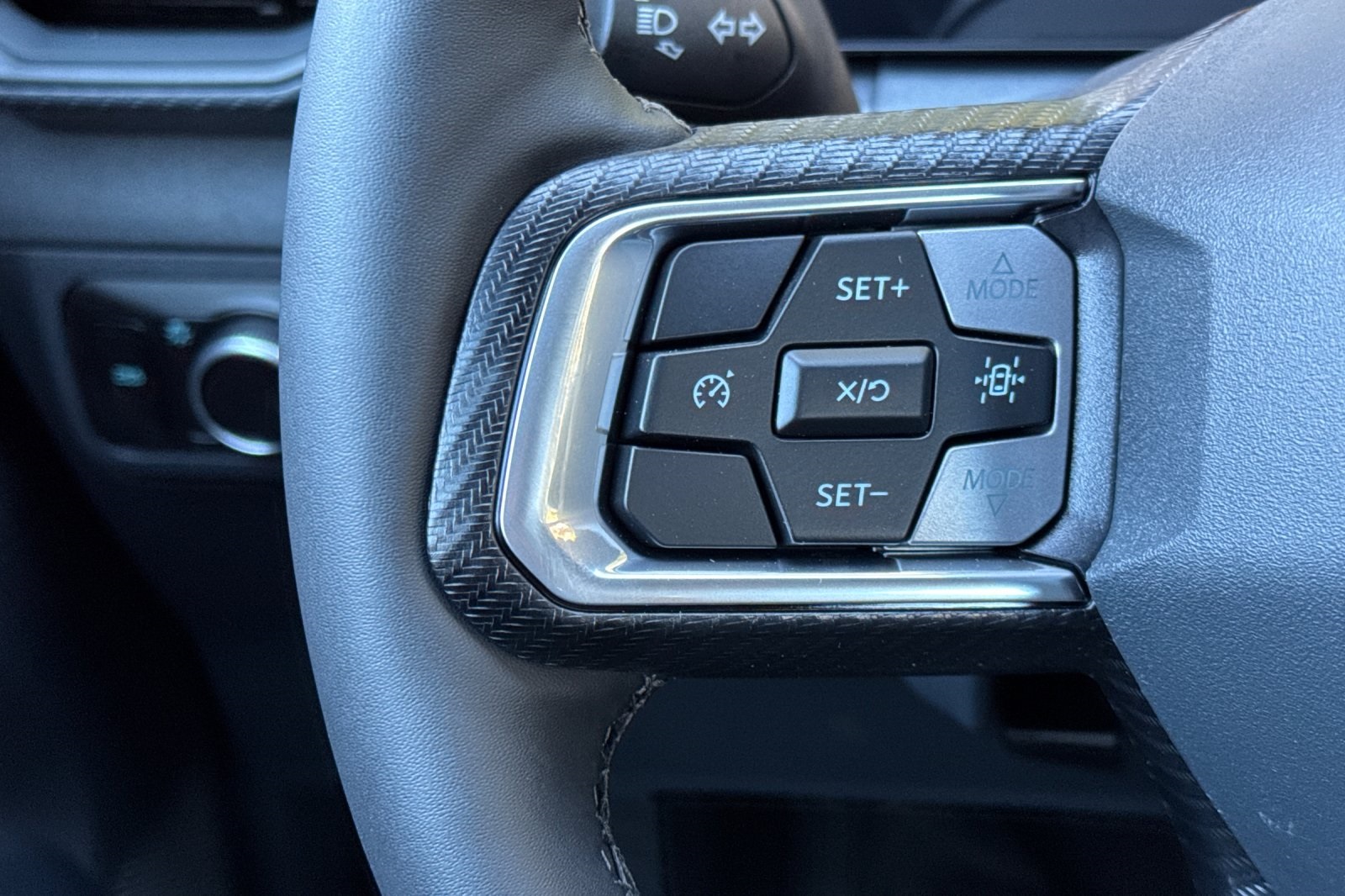 Vehicle image 28 of 30