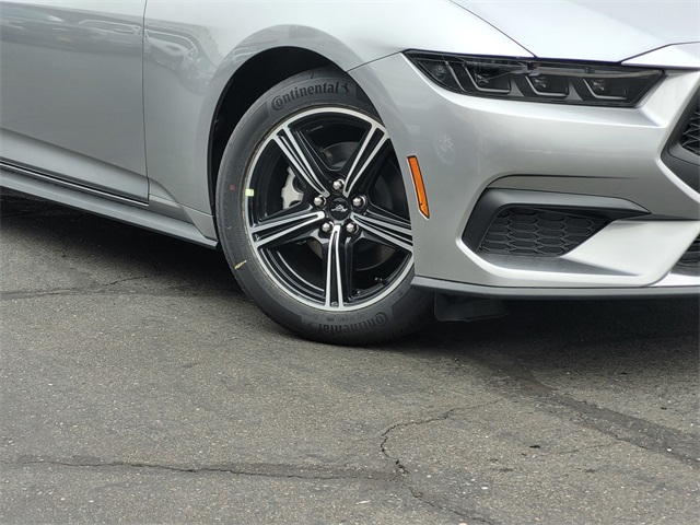 2025 Ford Mustang EcoBoost Image 6 of 11