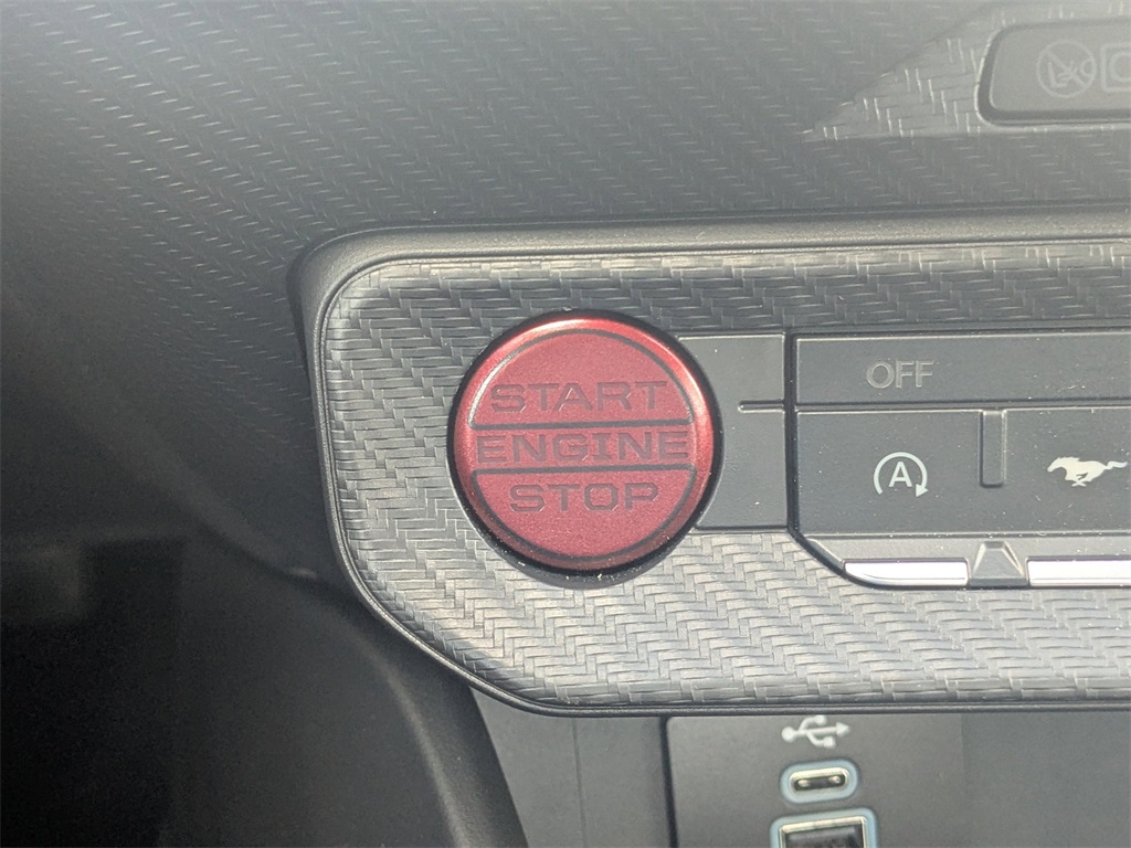 2025 Ford Mustang EcoBoost Premium Image 27 of 30