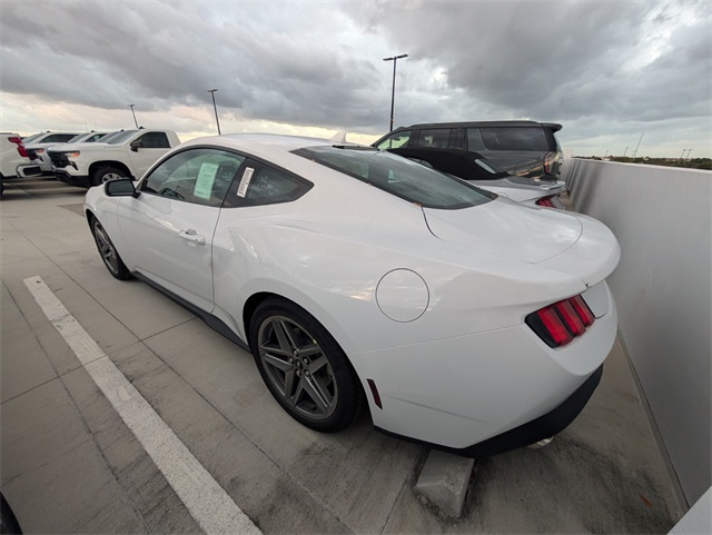 2025 Ford Mustang EcoBoost Image 4 of 7