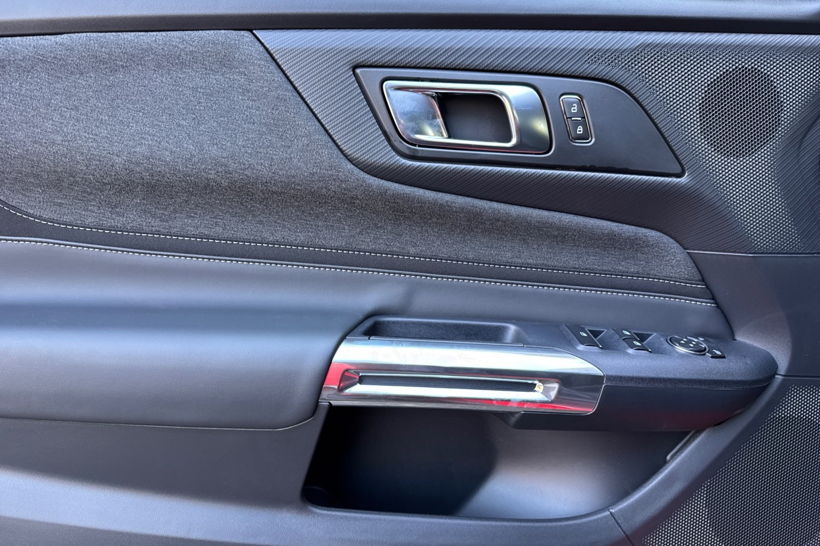 Vehicle image 21 of 30