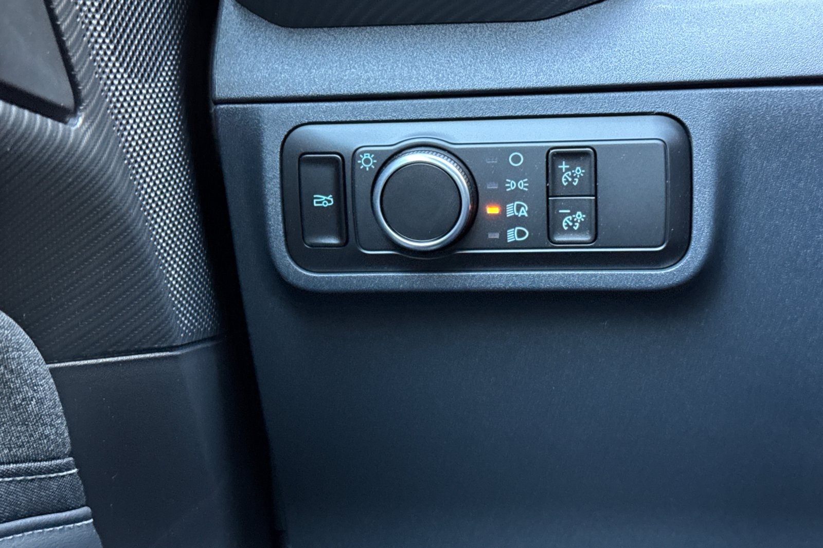 Vehicle image 24 of 30