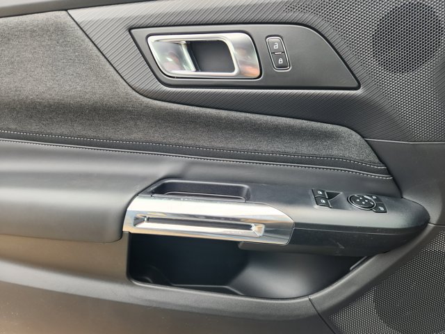 Vehicle image 15 of 21