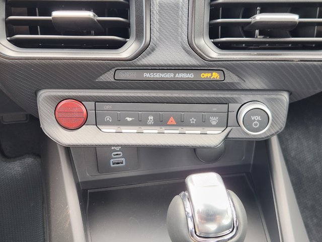 Vehicle image 13 of 21