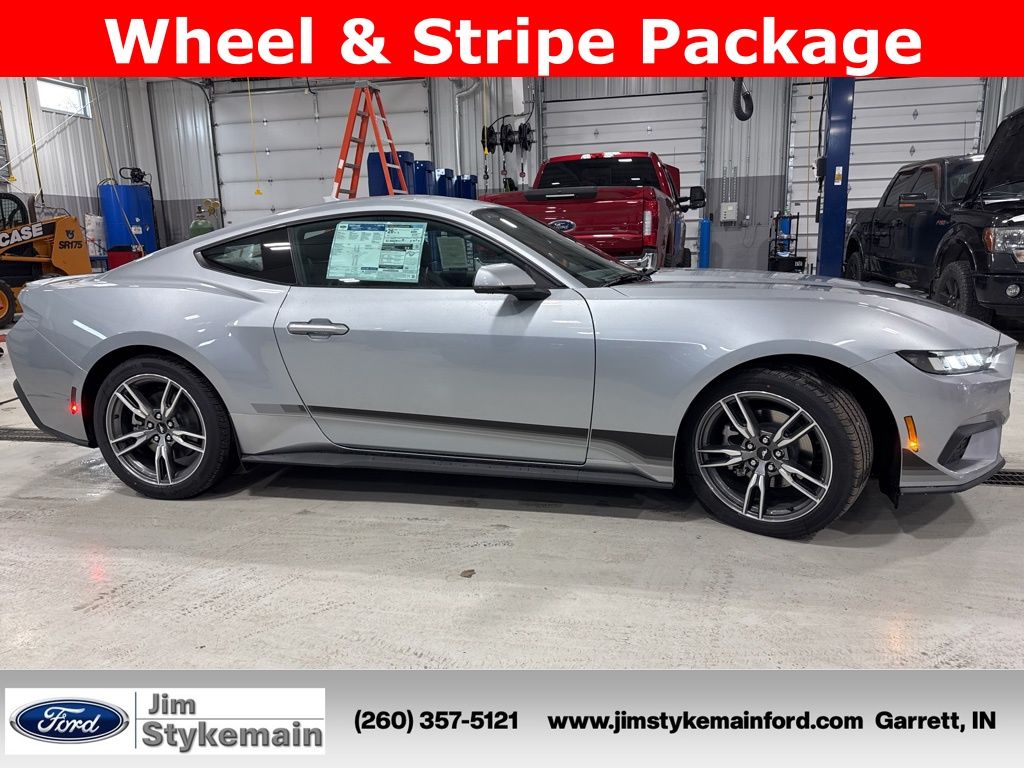 2025 Ford Mustang EcoBoost Premium Image 3 of 31