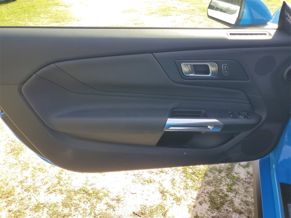 2025 Ford Mustang EcoBoost Premium Image 8 of 33