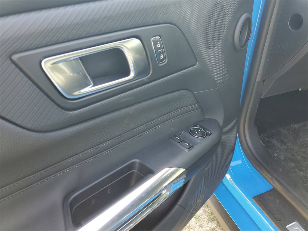2025 Ford Mustang EcoBoost Premium Image 9 of 33