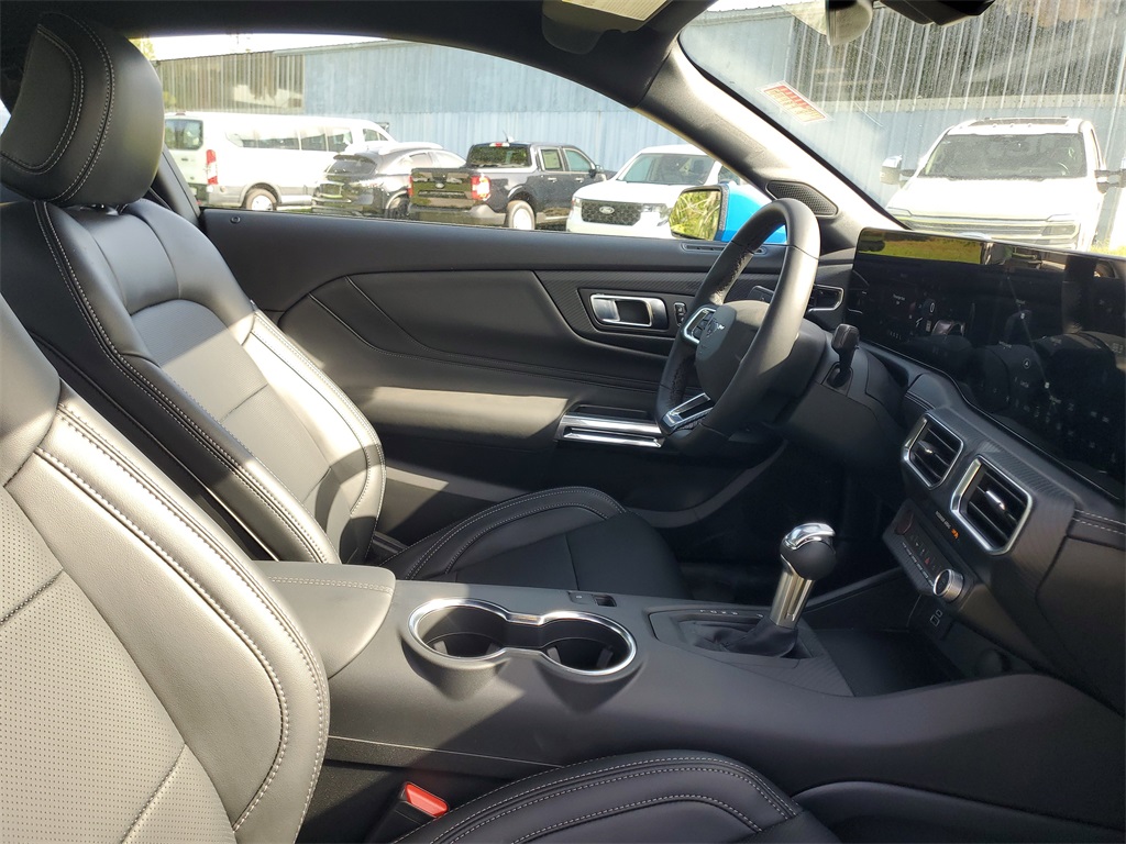 2025 Ford Mustang EcoBoost Premium Image 31 of 33