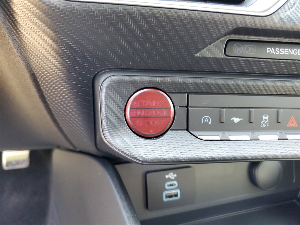 2025 Ford Mustang EcoBoost Premium Image 28 of 33