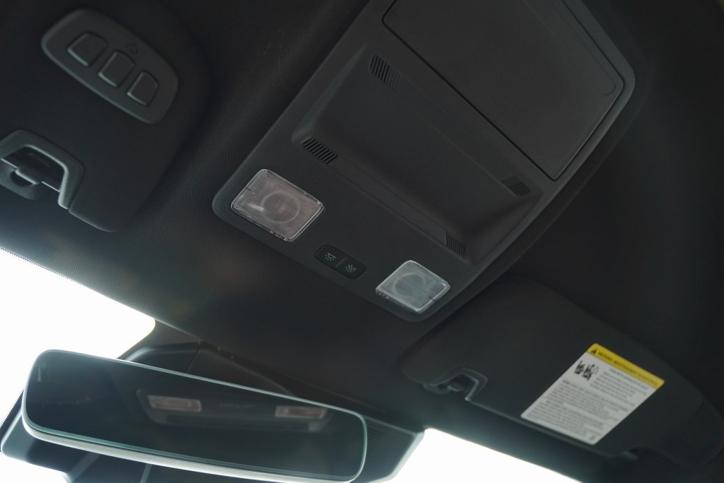 Vehicle image 16 of 18