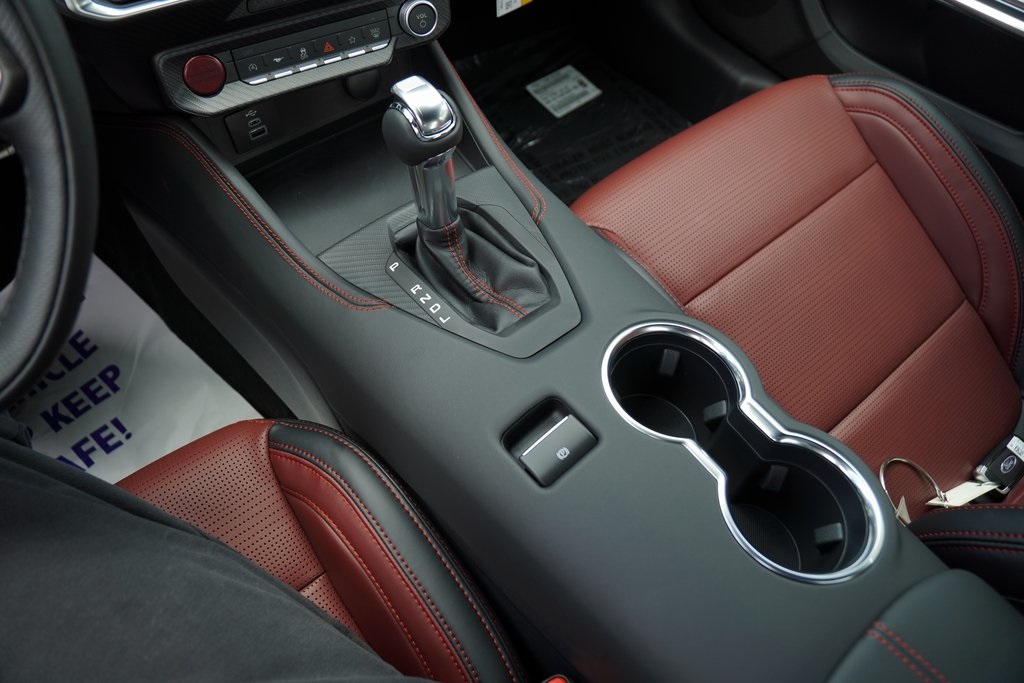 Vehicle image 15 of 18