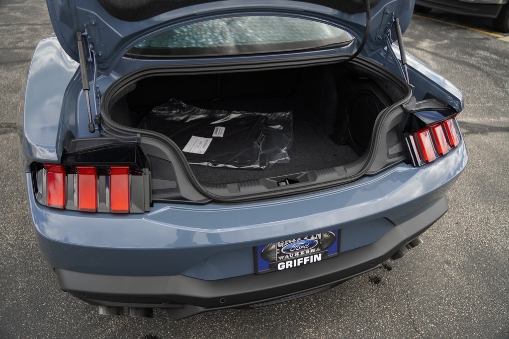 Vehicle image 6 of 18